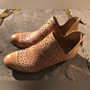 Sofft slip on heeled with zipper ankle boots